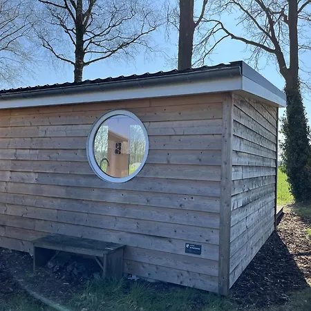 אתר קמפינג Tinyhouse - De Esdoorn Zes *