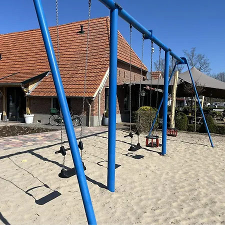 キャンプ場 Tinyhouse - De Esdoorn Zes Neede