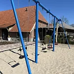 مكان تخييم Tinyhouse - De Esdoorn Zes Neede